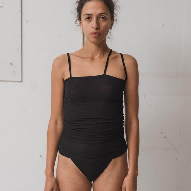 [XS,S,L]베이스레인지 Nida 슬리브리스 탑/블랙