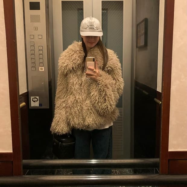 아루드 루앙 퍼자켓 베이지 아웃핏 퍼자켓