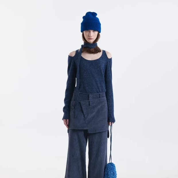 페인츄얼 컷아웃 스카프 블루 니트