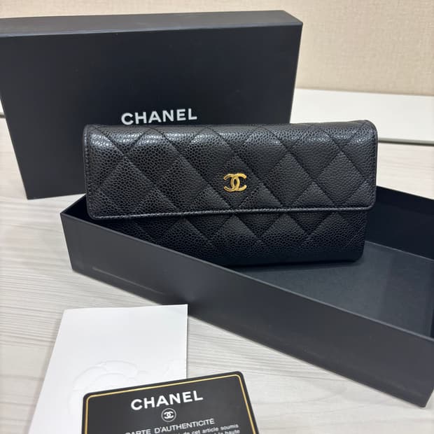 샤넬 클래식 금장 캐비어 플랩 장지갑
