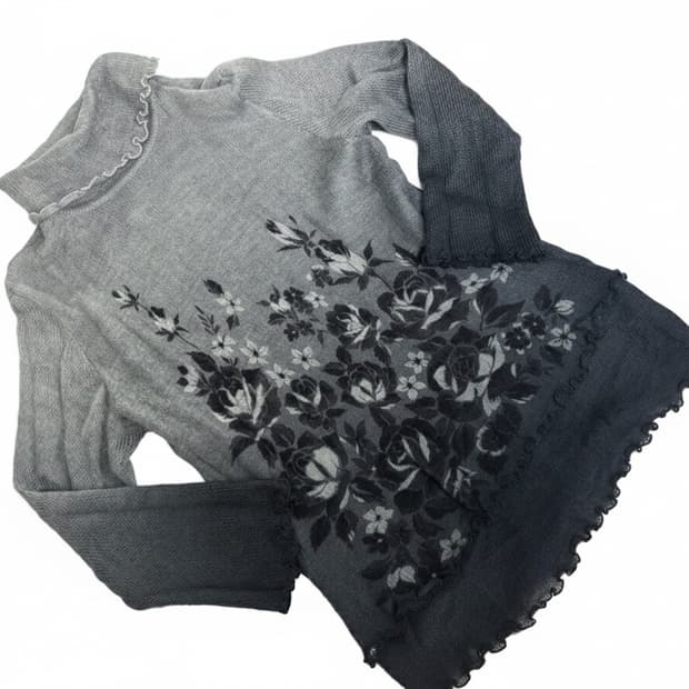 모헤어 꽃 디테일 하이넥 롱 니트