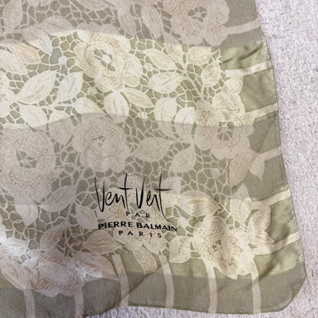 [희귀 빈티지] 피에르 발망 Vent Vert 핸드롤링 스카프