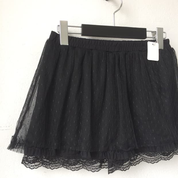 Dot pattern lace short