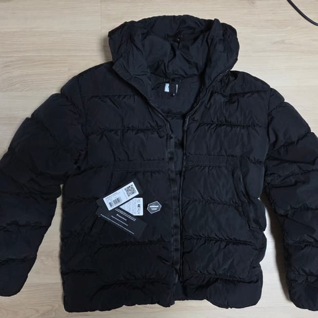 Cp컴퍼니 25fw 에코 크롬 패딩 48사이즈