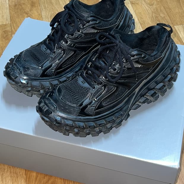 발렌시아가 디펜더 블랙 (41)