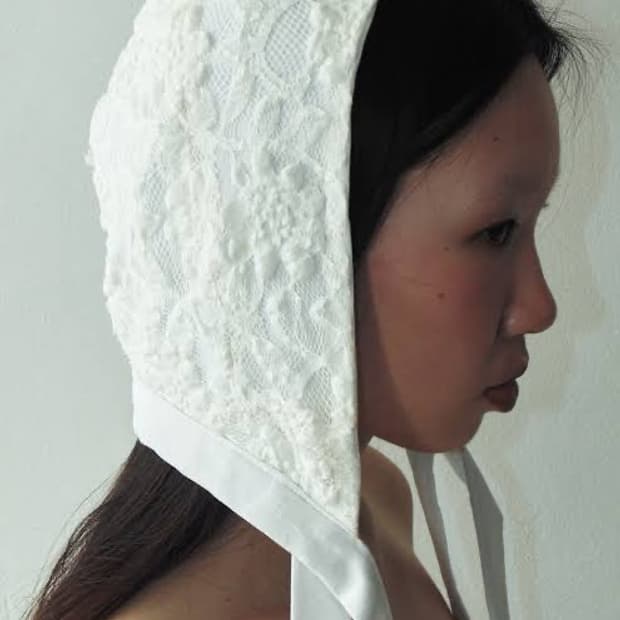 White cotten bonnet