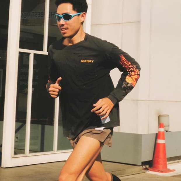 새티스파이 더락커 모스테크 롱 티셔츠