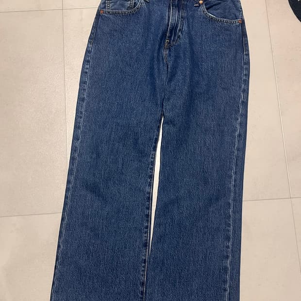 리바이스 567 부츠컷 데님 