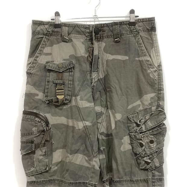 y2k camo cargo bermuda pants