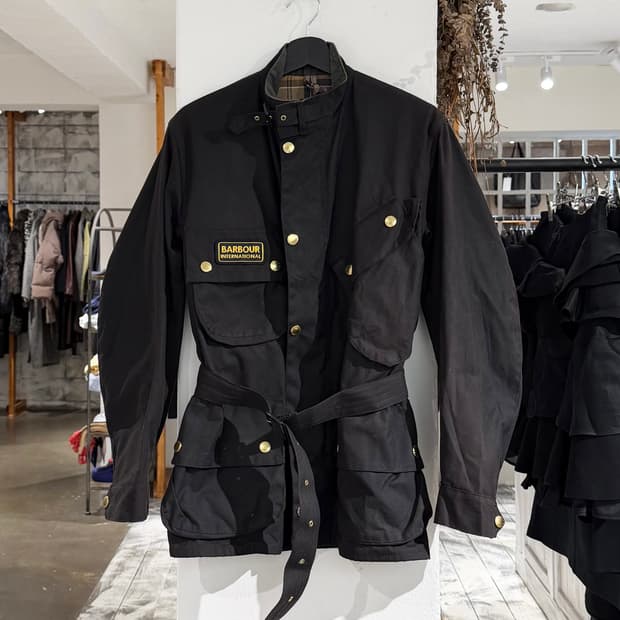 바버 인터내셔널 블랙 하이넥 벨티드 오리지널 왁스 자켓