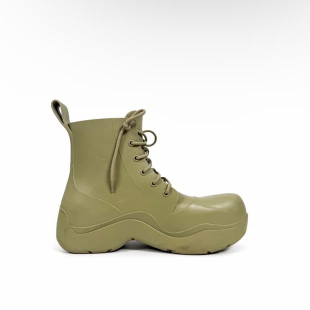 [43] 보테가베네타 남성 레이스업 퍼들 러버 앵클 부츠 트래버틴