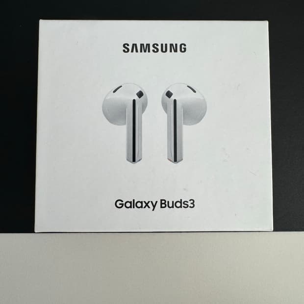 갤럭시 버즈3 화이트 미개봉 새상품입니다