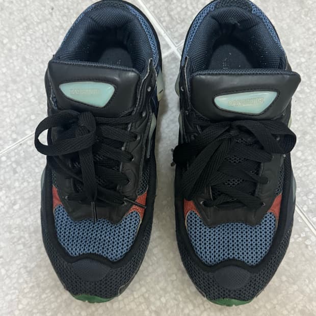 라프시몬스 x 아디다스 오즈위고 