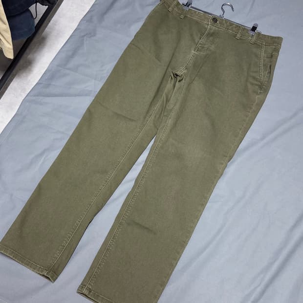 네고가능)CARRERA 카키 면바지