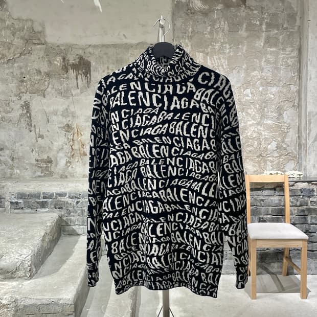 발렌시아가 블랙 자카드 터틀넥 울 스웨터