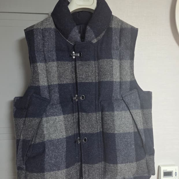 이스트로그 울체크 다운 베스트