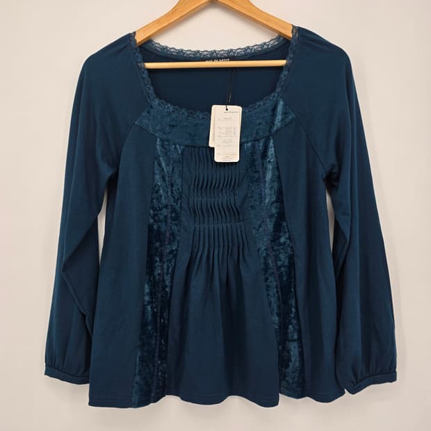 벨벳 블라우스 (일본 브랜드)