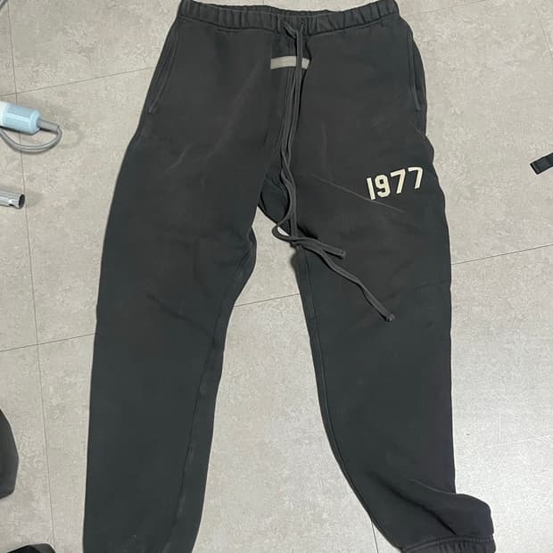 피어오브갓 에센셜 1977 스웨트 팬츠 아이언 s