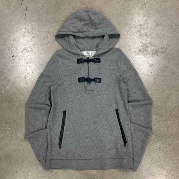 라코스테 그레이 컬러 스몰 로고 하프 버튼 후드티