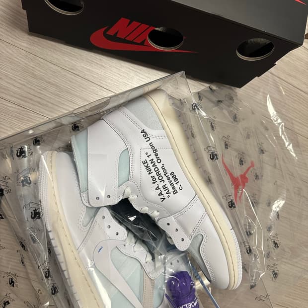 280 조던 1 하이 오프화이트 알래스카