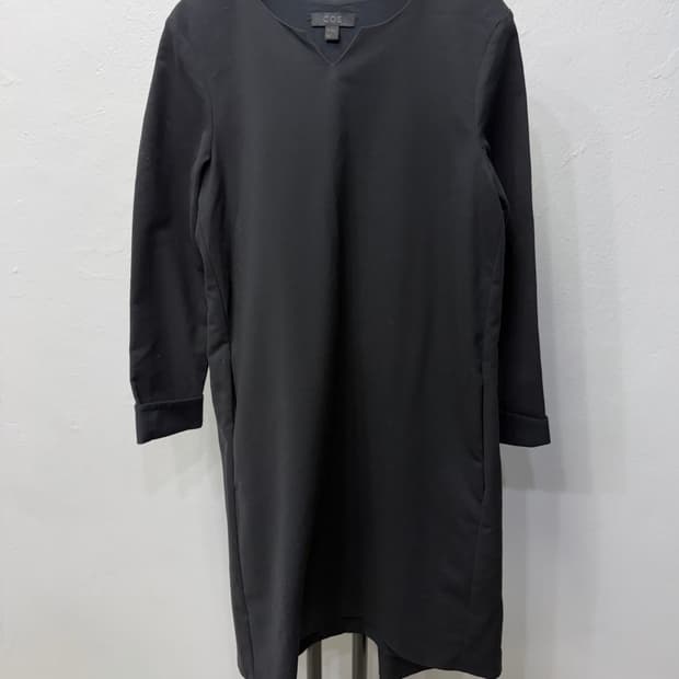 정품) COS 코스 블랙 V넥 원피스 32