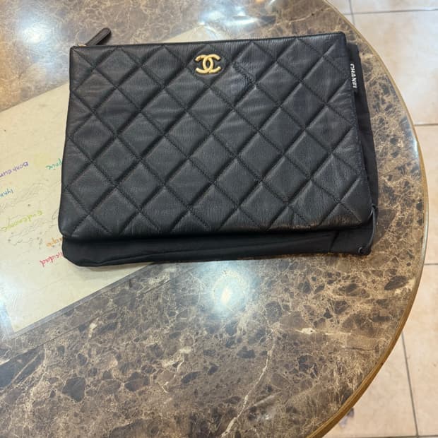 정품 샤넬 29번대 캐비어 클러치 팝니다
