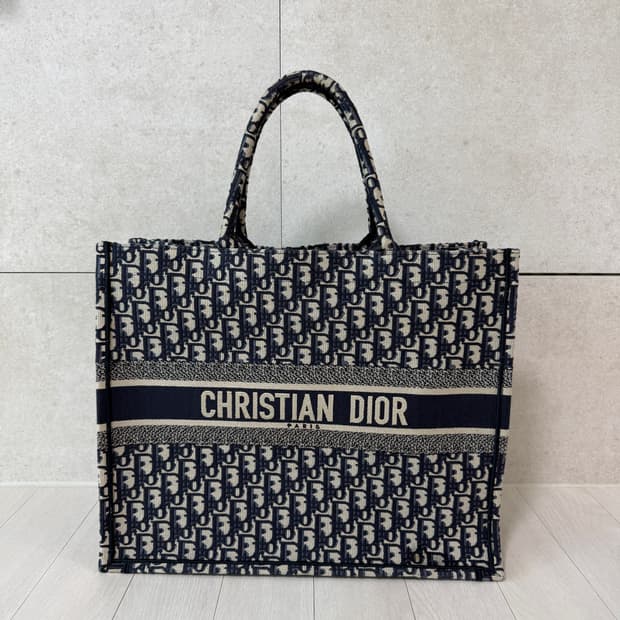 디올 북토트백 라지