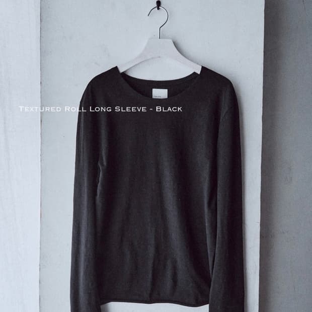 (1) mono prive Textured Roll Long Sleeve