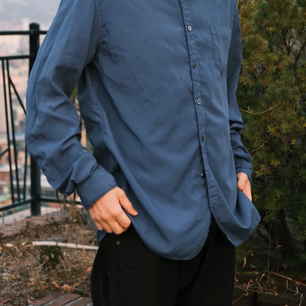 언더커버 블루 폴리셔츠