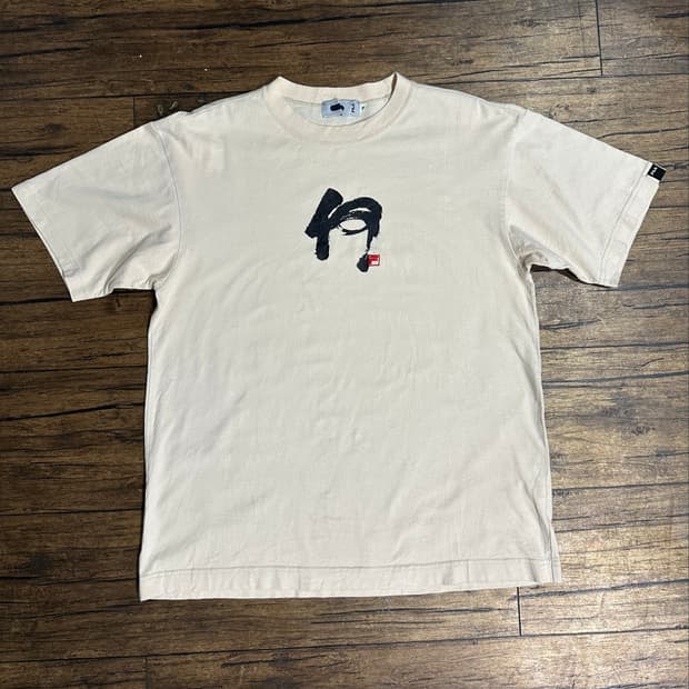 FILA 휠라 일본판 붓글씨 그래픽 반팔 티셔츠 M 아이보리