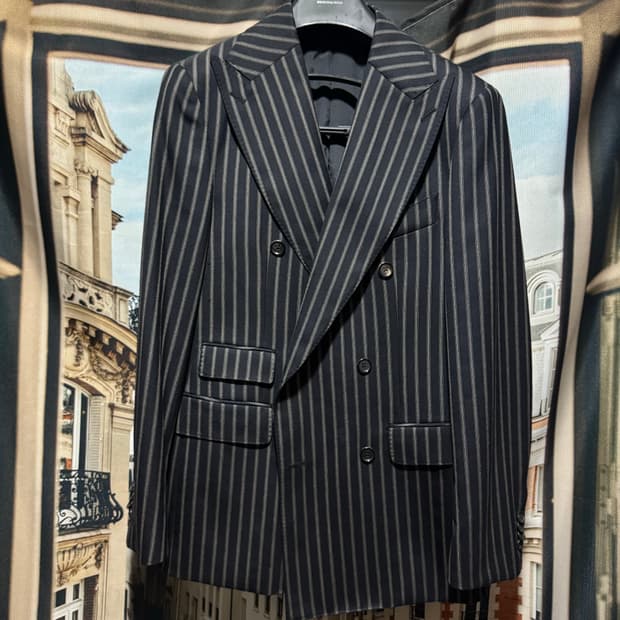 맨온더분 더블 블랙 스트라이프 수트 자켓 48