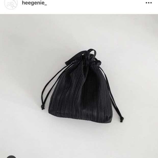 유노이아 플리츠 버킷 백