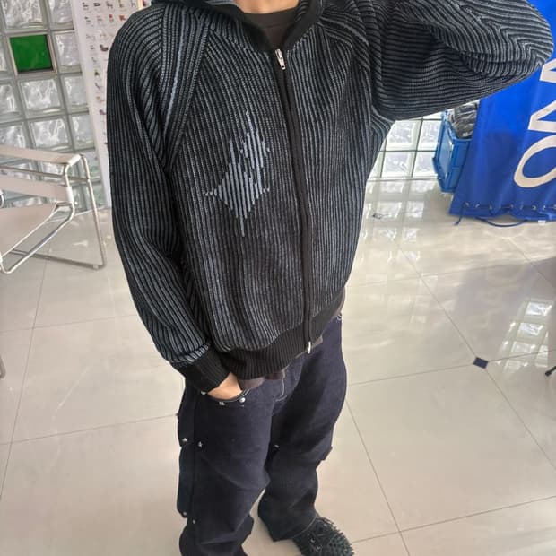 BRIGHT 밝은 모티브 플래팅 지퍼 후드티