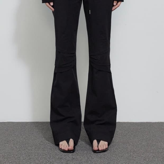 [보헤미안서울] AMPLE KNEE COTTON BOOTCUT