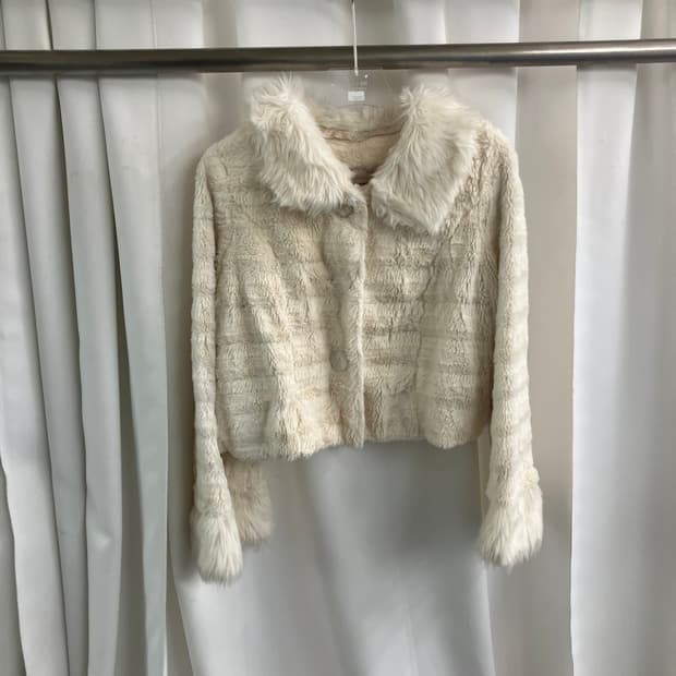 Fiapper 아이보리 퍼 크롭 자켓 L