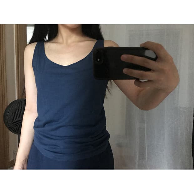 005. navy sleeveless top