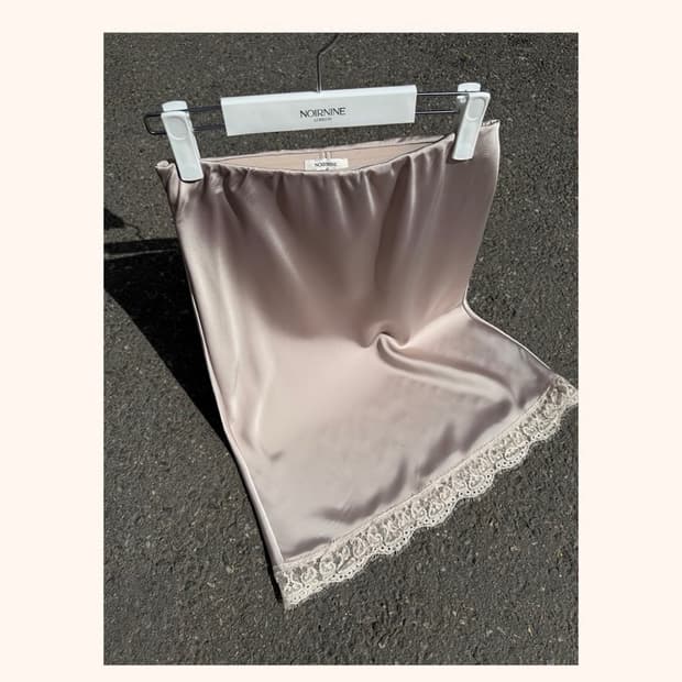 누아르나인 Lace Slip Skirt [MOCHA BEIGE]