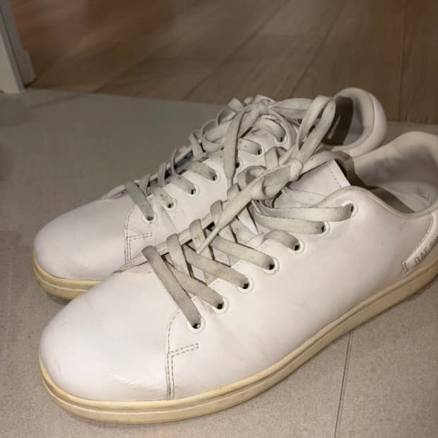 라프 시몬스 스니커 팝니다