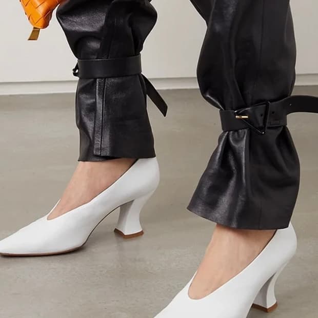 보테가베네타 아몬드 펌프힐(250사이즈)