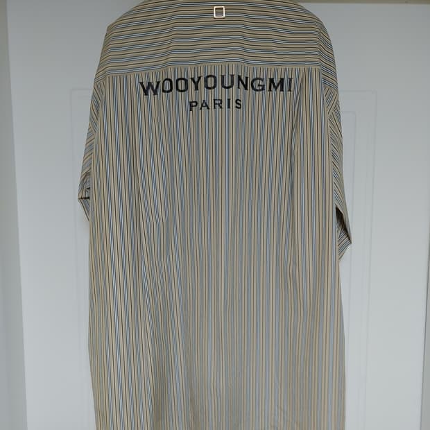 우영미 스트라이프 백로고 셔츠 팝니다