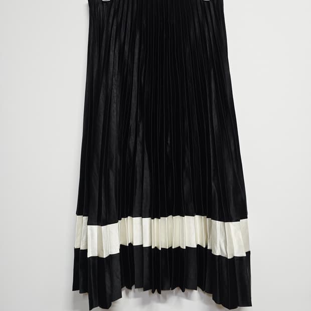띠어리 블랙 플리츠 스커트 배색 포인트