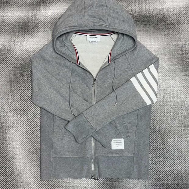 톰브라운 후드집업