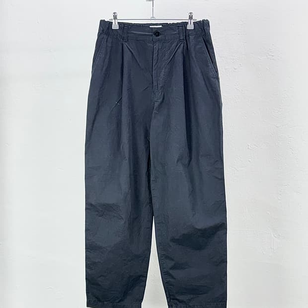 스틸 바이 핸드 블랙 가먼트 다이 딥 턱 코튼 팬츠