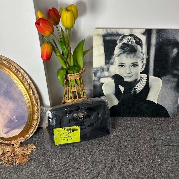 프라다뷰티 심플 사각 파우치 블랙 