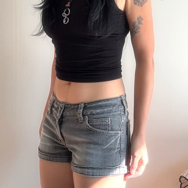 로우라이즈 데님 숏팬츠