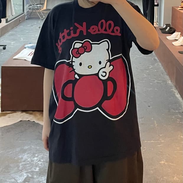 빈티지 헬로키티 y2k 블랙 반팔티 H2530