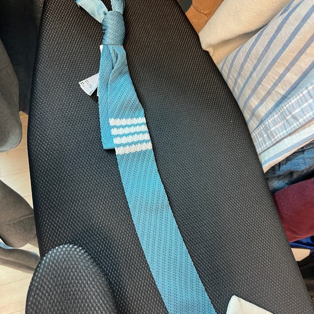 톰브라운 블루 넥타이