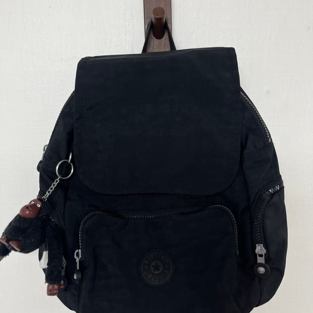 키플링 시티백 블랙