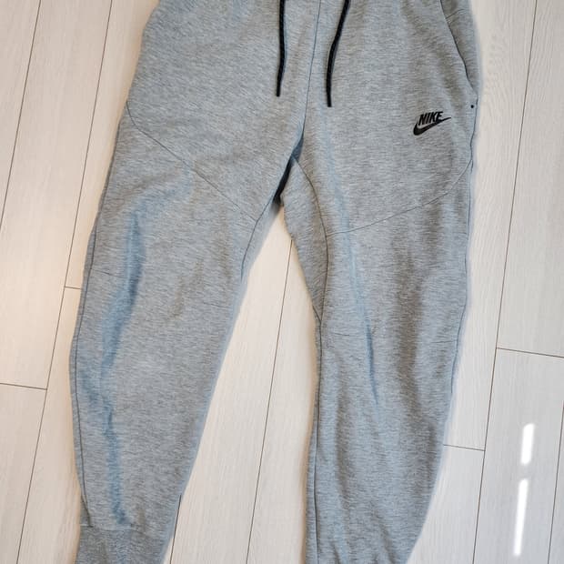 나이키 테크 플리스 조거 팬츠 CU4496-063 사이즈s

스포츠웨어/