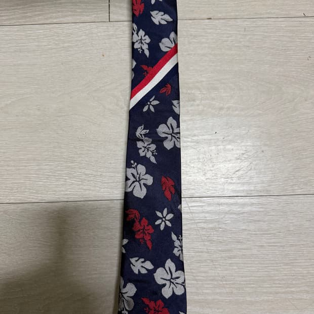 톰브라운 플라워 실크 삼선 넥타이 타이 팝니다